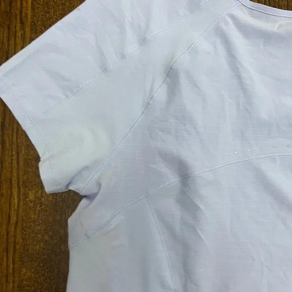 🍋LIKE NEW Lululemon SS Crew Light Lilac Tee - Picture 2 of 6